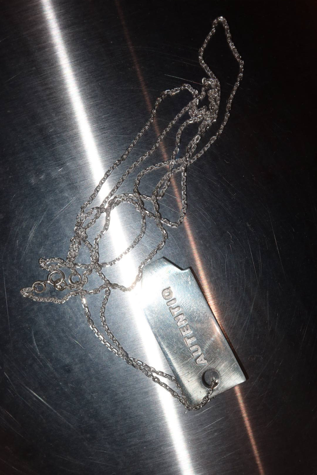 Essence revealed підвіс