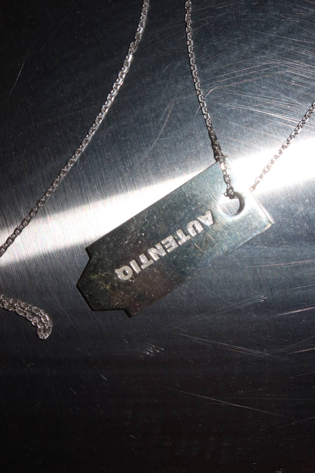 Essence revealed підвіс