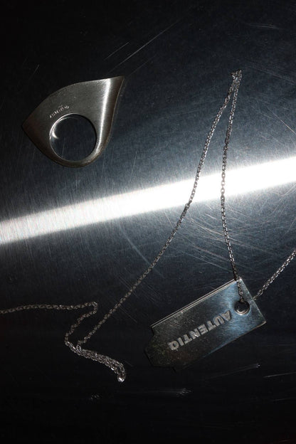 Essence revealed підвіс