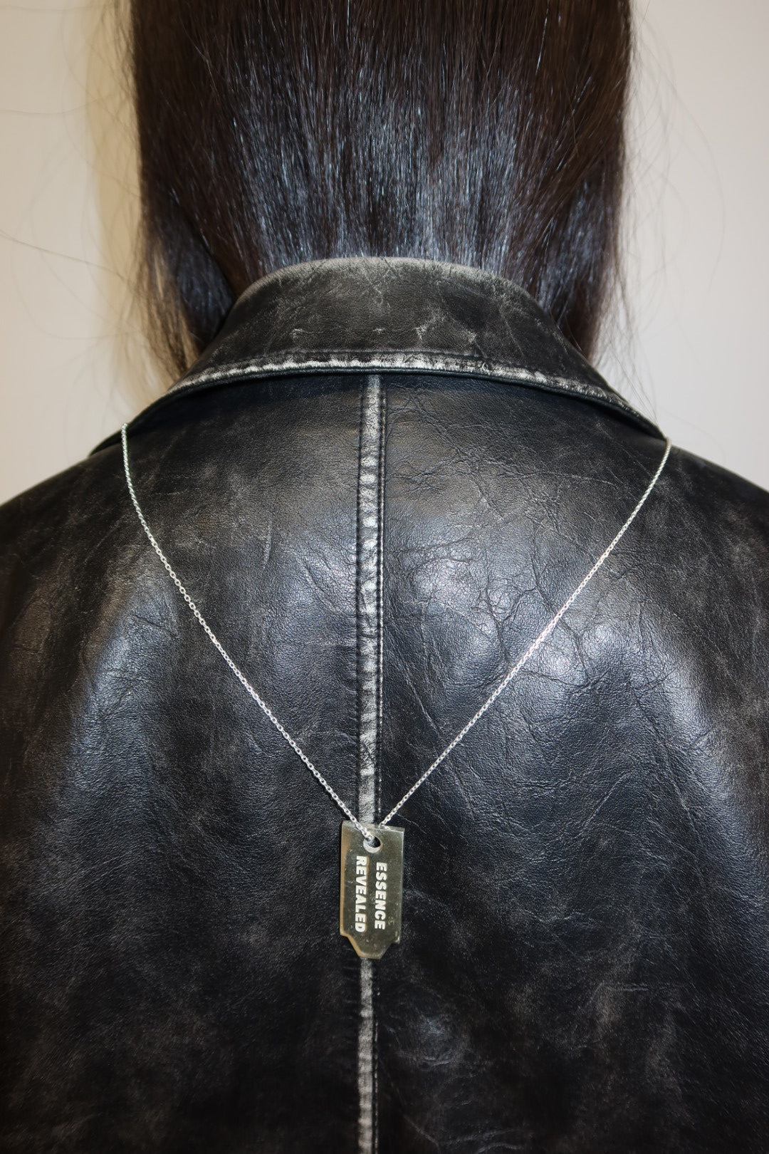 Essence revealed підвіс