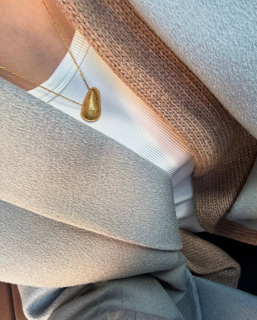 Підвіс Volition в позолоті